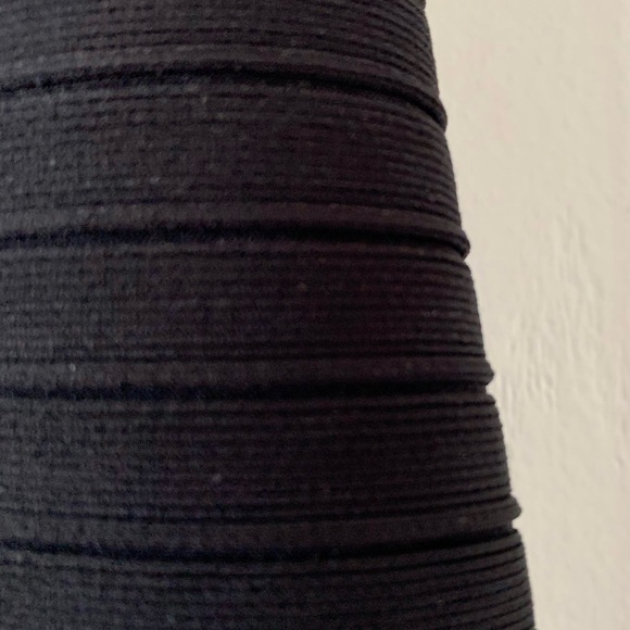 Like New ! Joseph Ribkoff Skirt - Picture 2 of 4